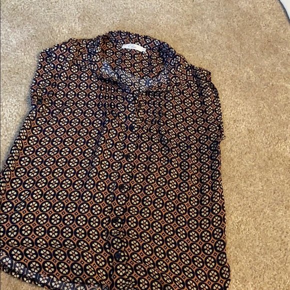 A chiffon blouse - Picture 1 of 3